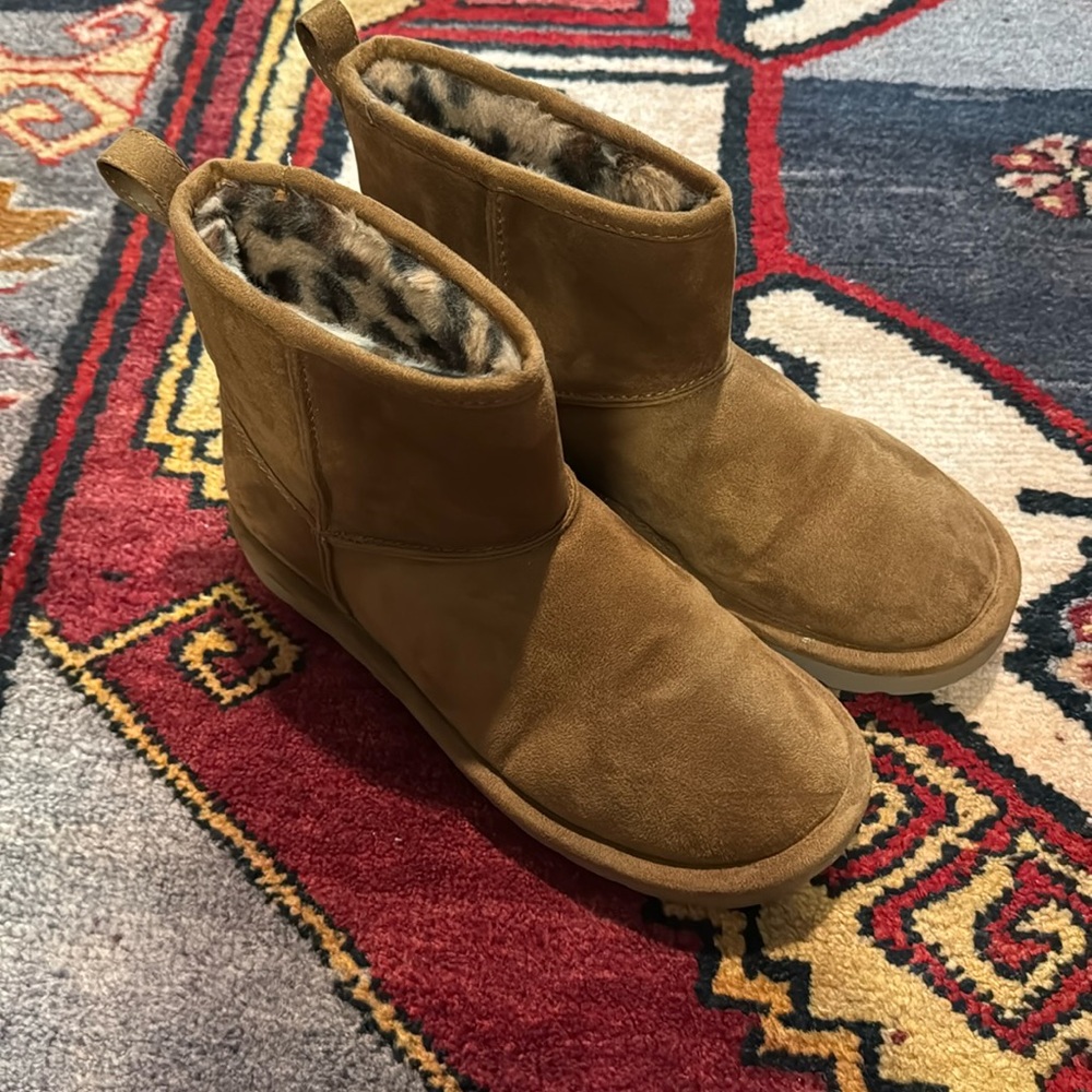 Ugg style boots